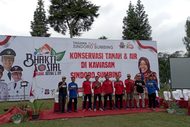 Penyerahan Bantuan sembako dari Bupati Klaten, oleh Relawan Tagana DISSOSP3APPKB