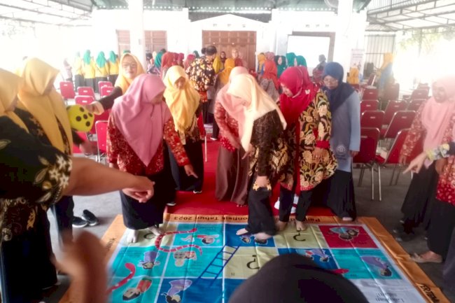 Kegiatan 1000 Hari Pertama Kehidupan dan Pembentukan BKB Emas