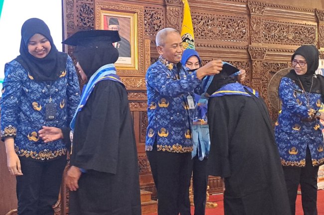 Wisuda Lansia Angkatan ke 2 Tahun 2023