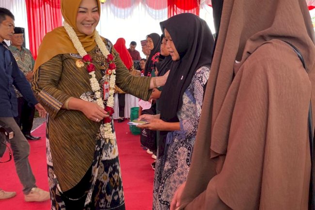 Penyerahan Bantuan Sosial yang tidak direncanakan dalam rangka kegiatan Sambang Warga di Desa Ngalas, Kecamatan Klaten Selatan