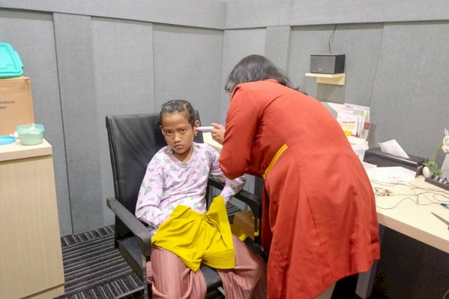 Pendampingan pemeriksaan pendengaran untuk memfasilitasi alat bantu dengar bagi penyandang disabilitas rungu-wicara Klaten di Kasoem Hearing Center Surakarta