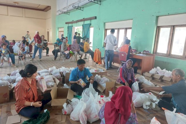 Penyaluran Bantuan Pangan kepada Keluarga Resiko Stunting