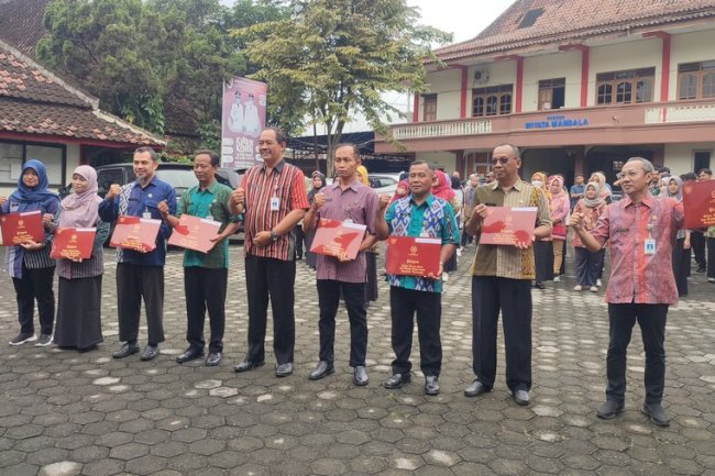 Kegiatan Apel Pagi Hari Kamis DISSOSP3APPKB