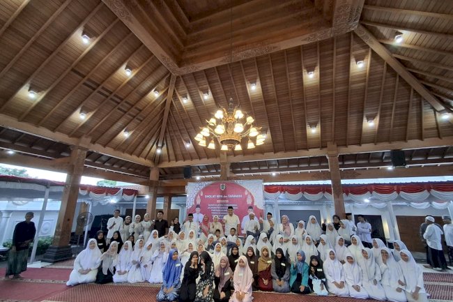 Penyaluran Bantuan CSR Bank Jateng yang diserahkan oleh Bupati Klaten kepada 100 anak luar panti di Klaten