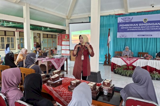 Pemberian Bimbingan Sosial bagi Lanjut Usia dan Keluarganya di Kecamatan Kalikotes