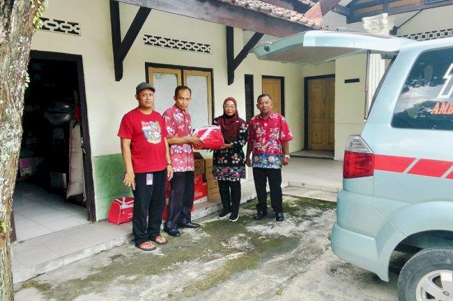 Penyerahan Bantuan  Kemensos kepada Keluarga Korban Musibah Kebakaran Rumah di Prambanan
