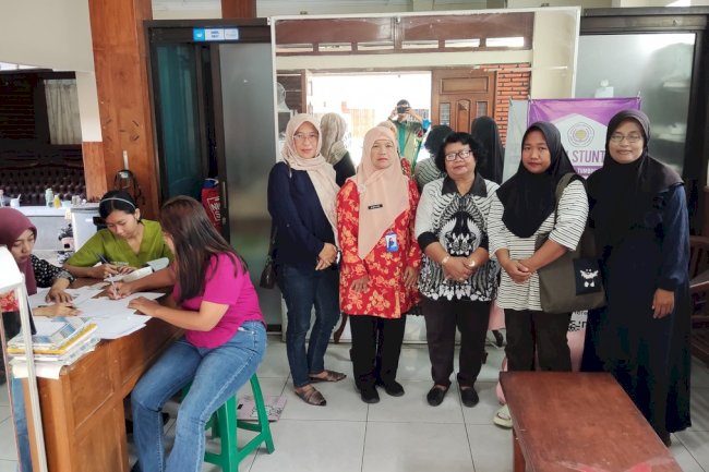 Pelayanan KB MKJP dalam Rangka Harganas ke-32 di Klinik Bidan Yosi Jogonalan