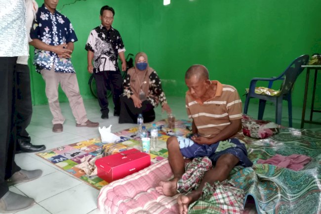 Tim Rehabsos DISSOSP3APPKB Lakukan Asesmen Warga Terlantar di Kelurahan Gayamprit