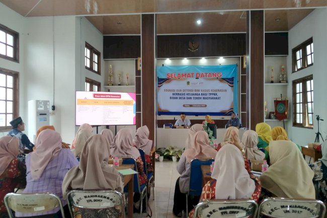 Edukasi dan Deteksi Dini Kasus Kekerasan bagi TP PKK Desa, Bidan Desa dan Tokoh Masyarakat