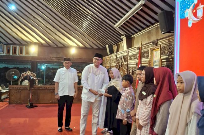 Pemberian santunan kepada anak rentan luar panti binaan LKSA