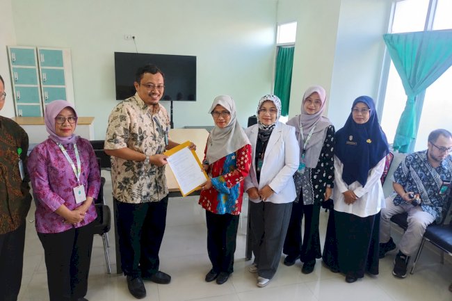 Serah terima penanganan seorang bayi terlantar dari Rumah Sakit dr. Soeradji Tirtonegoro (RSST) Klaten
