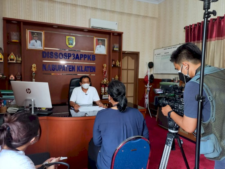 Wawancara Kepala Dissosp3akb dengan Stasiun TV Jepang untuk Penanganan Anak Yatim Piatu karena Covid 19