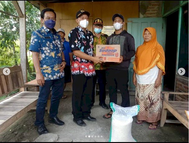 DISSOSP3AKB serahkan Bantuan Rumah Roboh di Bayat