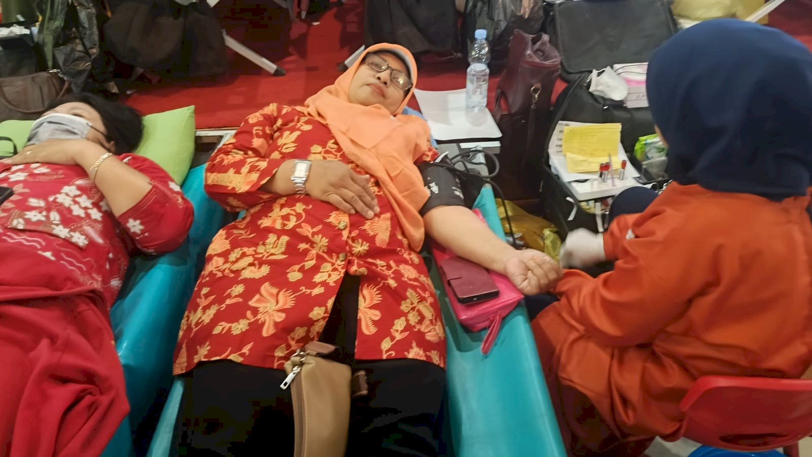 DISSOSP3APPKB dan Anggota Dharma Wanita  DISSOSP3APPKB mengikuti Donor Darah  dalam rangka Peringatan Hari Jadi Kabupaten Klaten ke-220