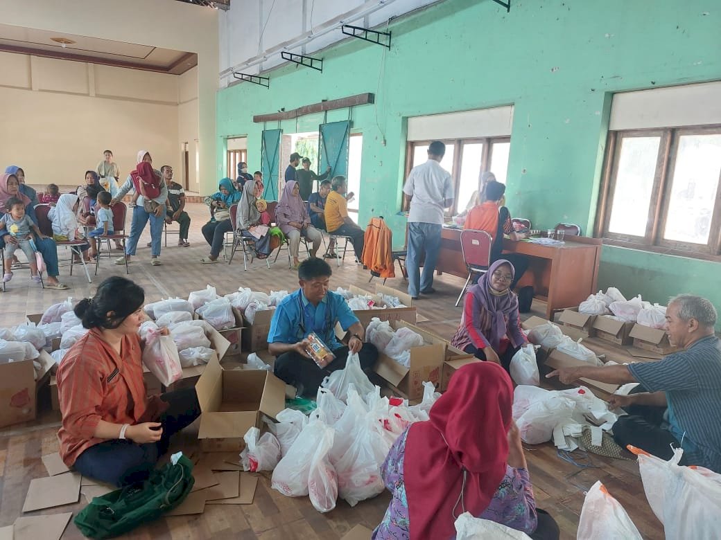 Penyaluran Bantuan Pangan kepada Keluarga Resiko Stunting