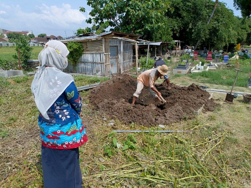 Pemakaman Mayat Terlantar kepada Mayat Tidak dikenal akibat kecelakaan di area Stasiun Srowot