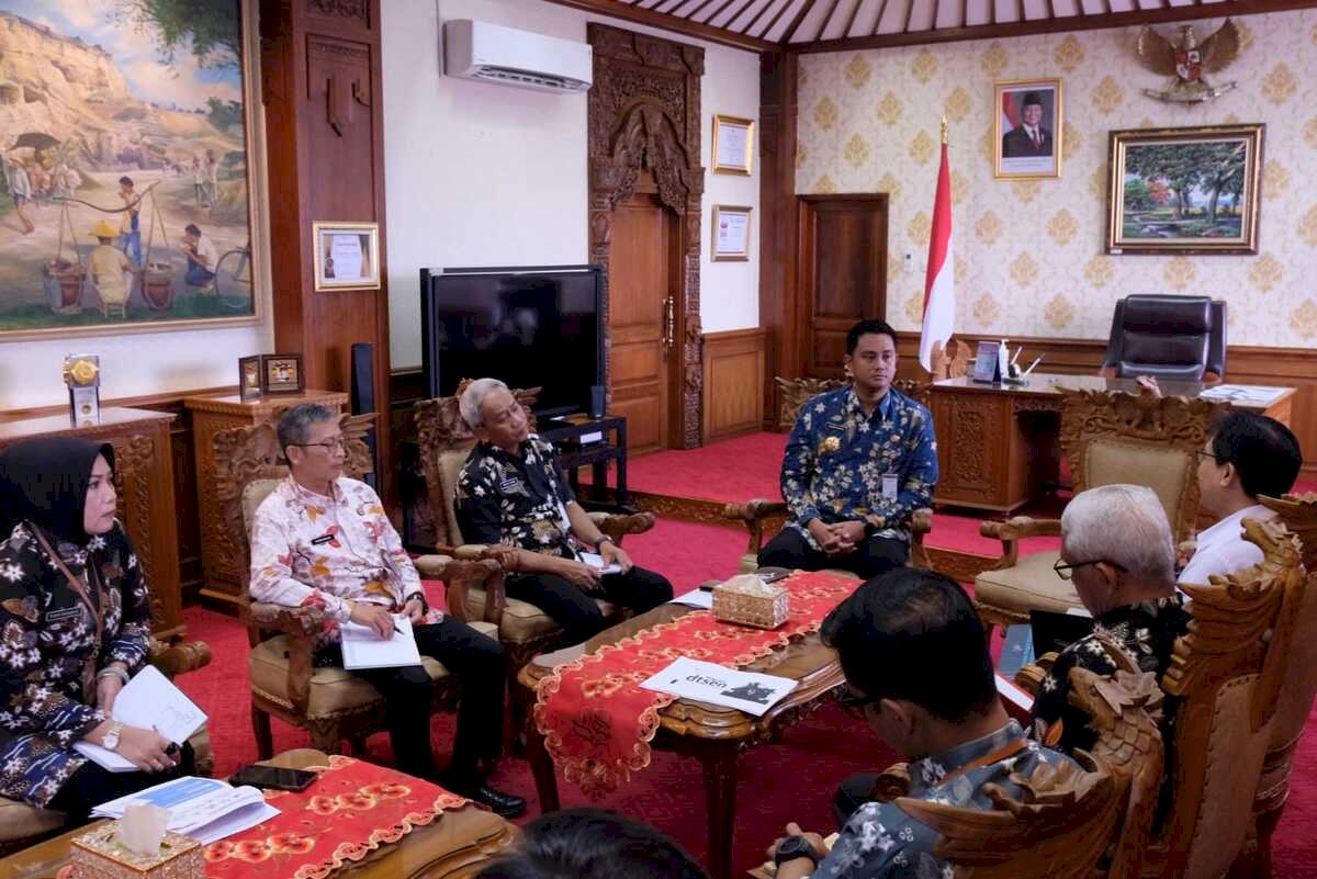 Audiensi DISSOSP3APPKB dan BPS Kabupaten Klaten dengan Bupati dan Wakil Bupati Terkait Pelaksanaan DTSEN