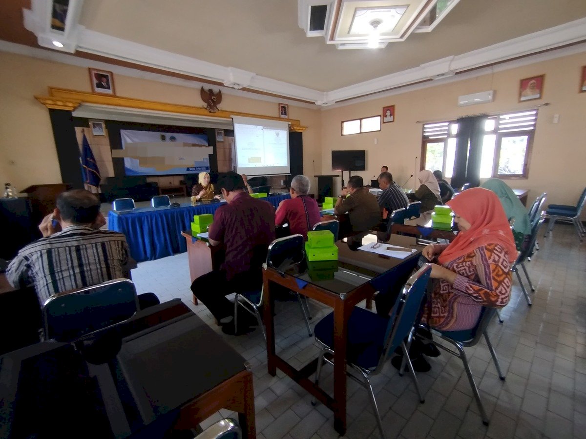 Rapat Koordinasi Penyusunan Draft Rancangan Peraturan Bupati BLT DBHCHT Kabupaten Klaten Tahun Anggaran 2025
