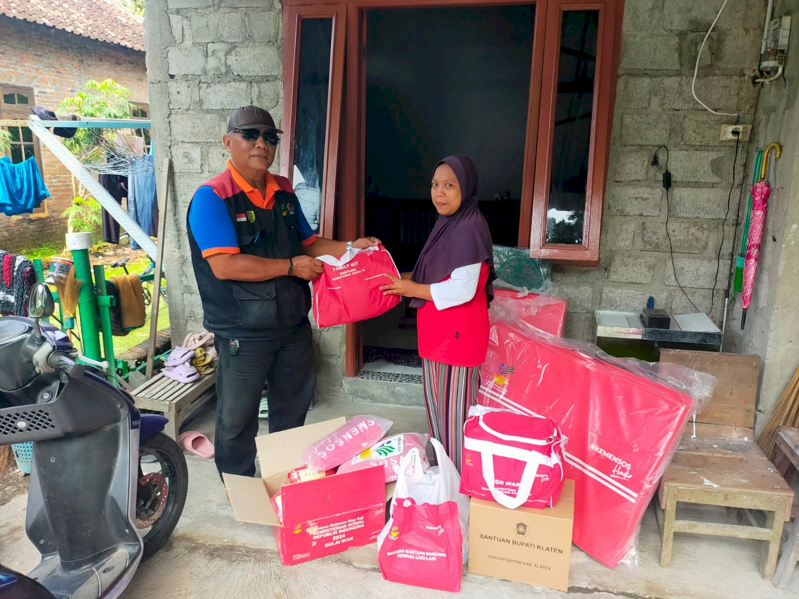 Pemkab Klaten Salurkan Bantuan untuk Korban Kebakaran Akibat Korsleting Listrik di Delanggu