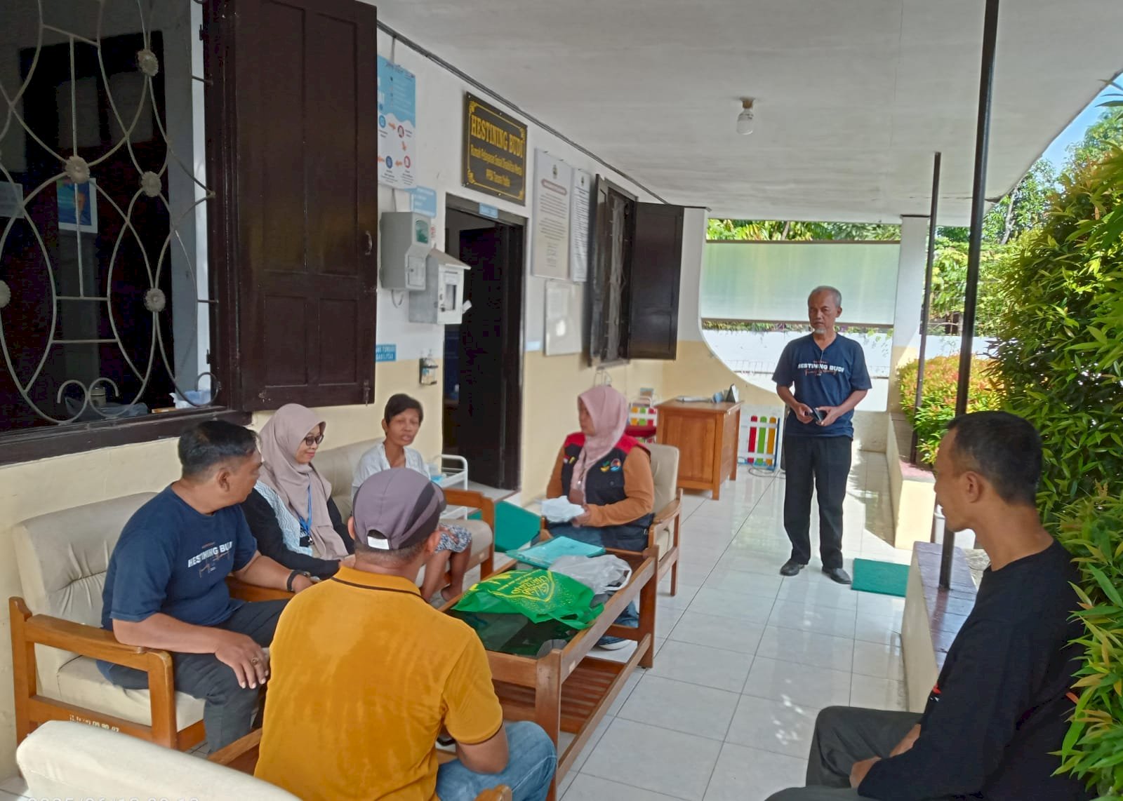 DISSOSP3APPKB Klaten Lakukan Rujukan Warga dengan Gangguan Jiwa ke Panti Pelayanan Sosial Taruna Yodha Sukoharjo