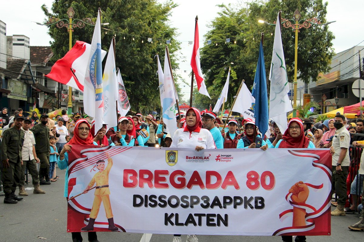 Karnaval Pembangunan dalam rangka peringatan Hari Jadi ke-221 Kab.Klaten dan HUT Ke-80 Republik Indonesia