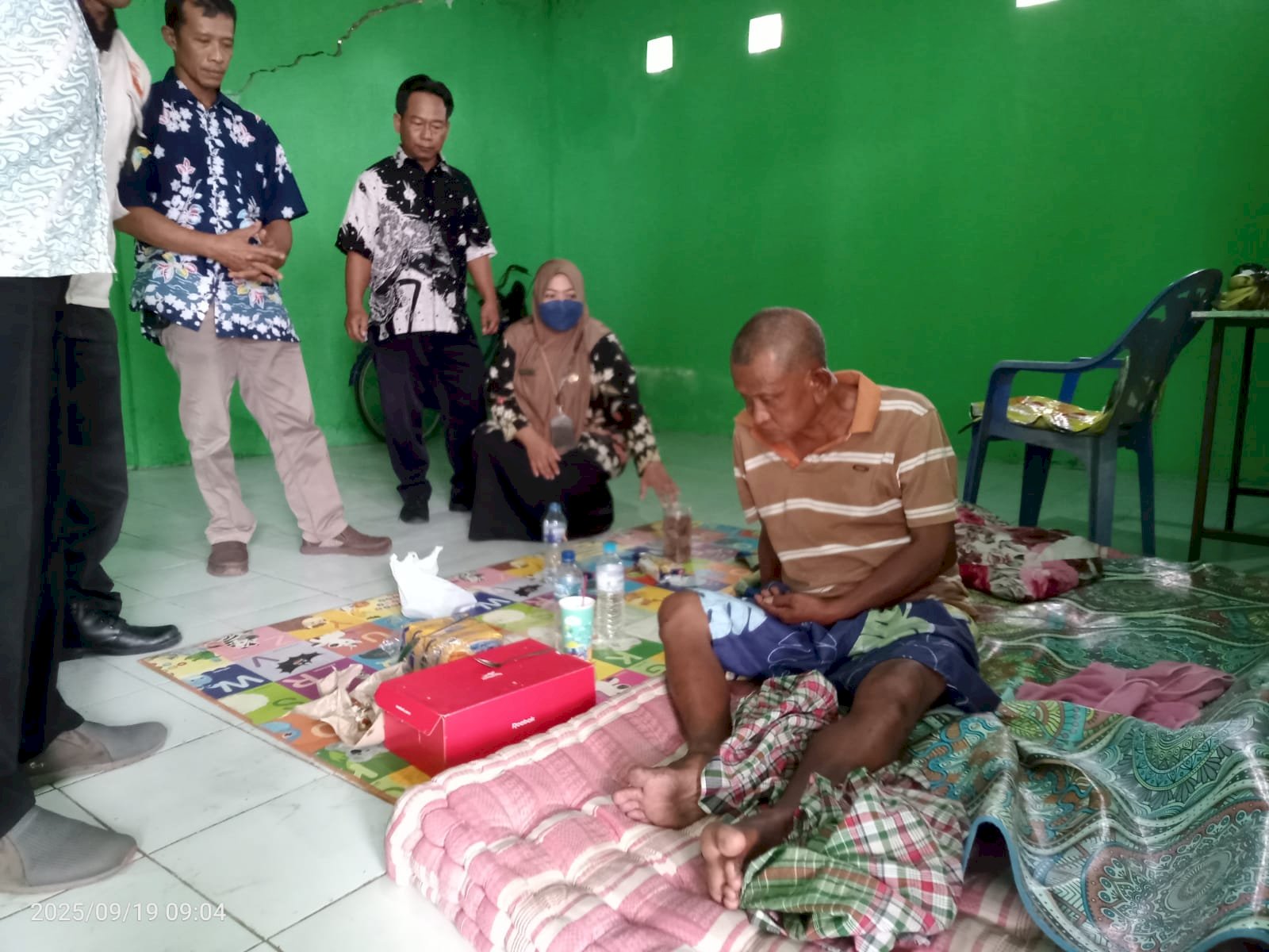 Tim Rehabsos DISSOSP3APPKB Lakukan Asesmen Warga Terlantar di Kelurahan Gayamprit
