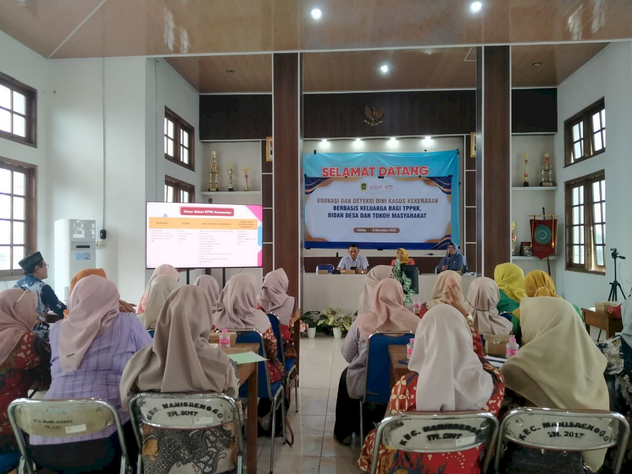 Edukasi dan Deteksi Dini Kasus Kekerasan bagi TP PKK Desa, Bidan Desa dan Tokoh Masyarakat