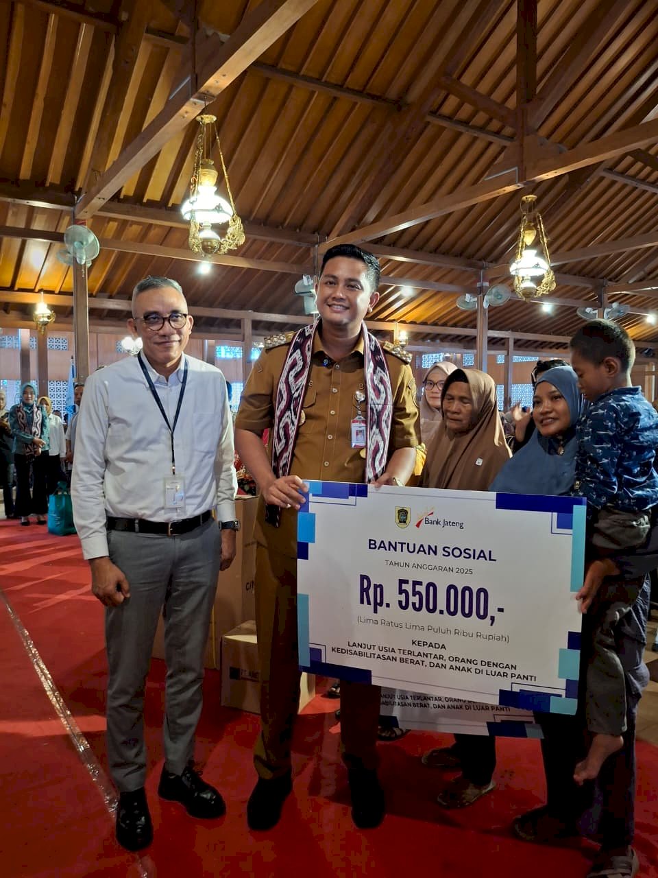 Penyaluran Bantuan Sosial bagi Lanjut Usia Terlantar, Orang dengan Kedisabilitasan Berat, serta Anak di Luar Panti