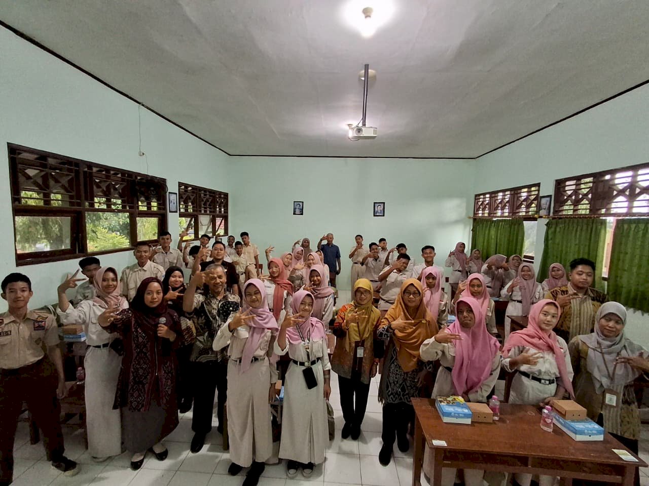 Peksos Goes to School