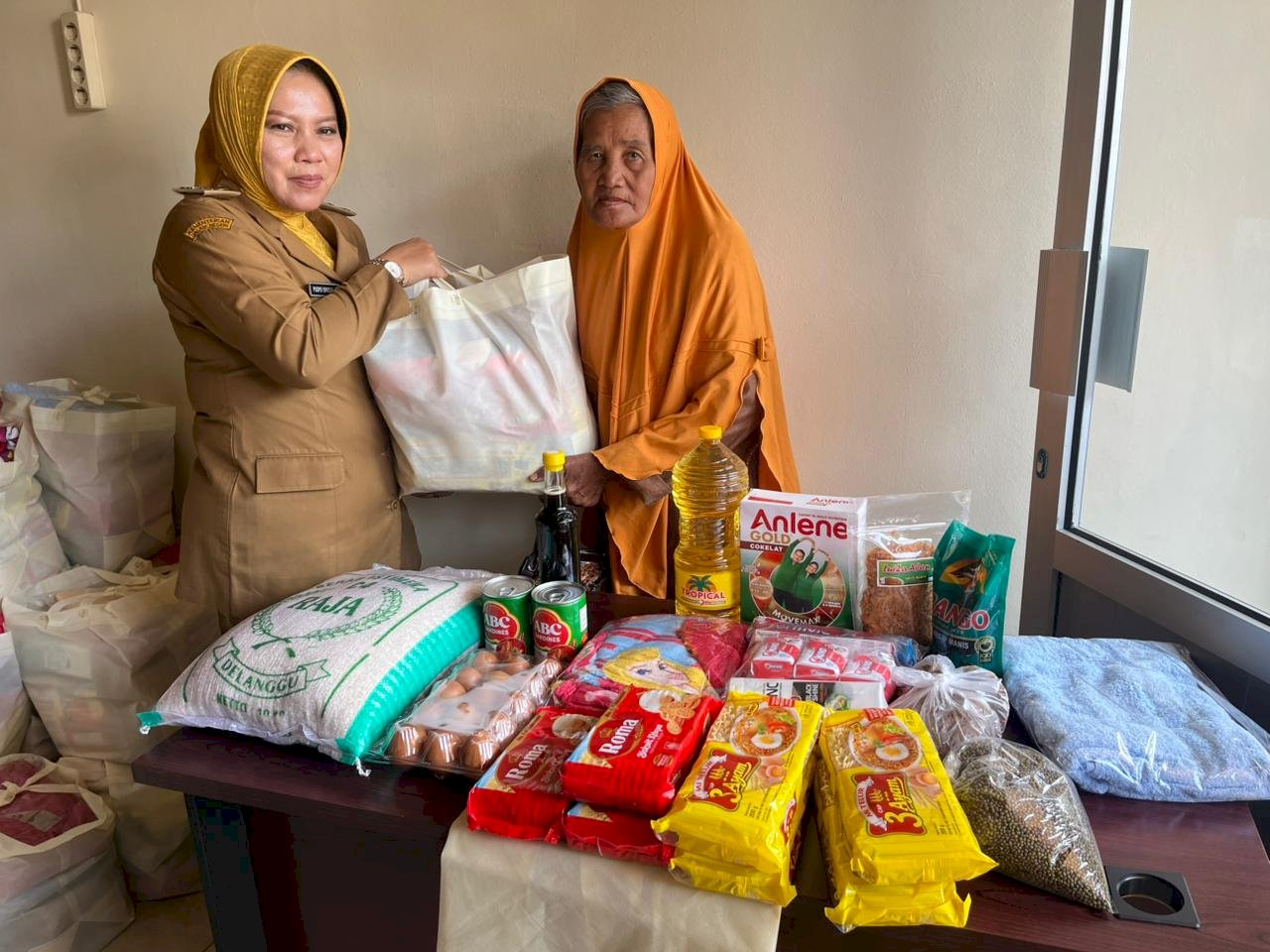 Penyaluran Bantuan ATENSI bagi lanjut usia