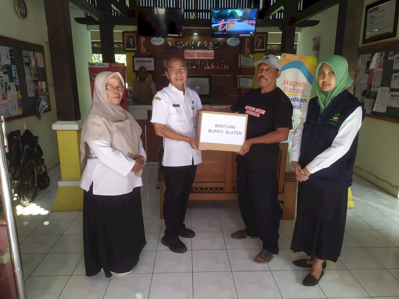 Penyaluran Bantuan Sosial Korban Rumah Roboh